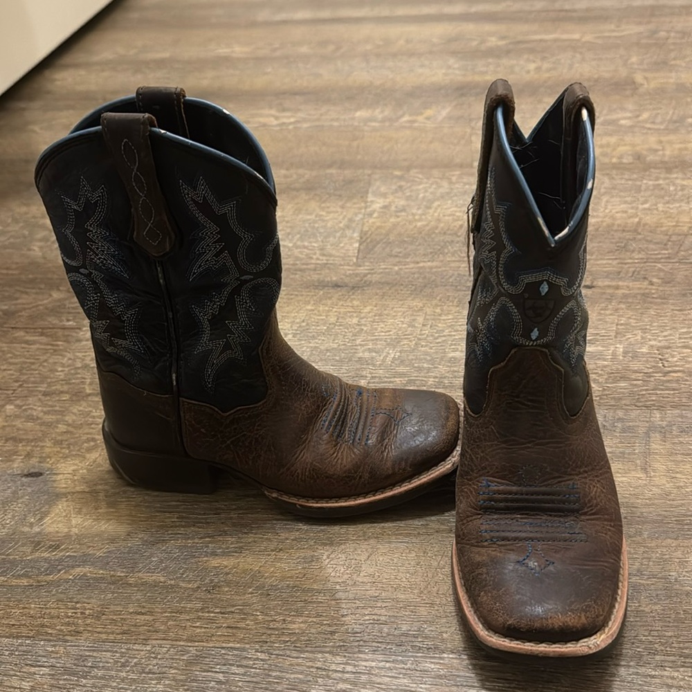 Cowboy boots size 11.5c